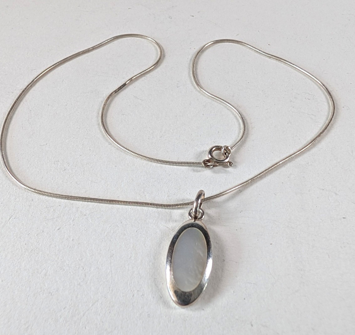 Vintage Silver 925 Mother of Pearl Pendant / Snake Chain Necklace 40cm