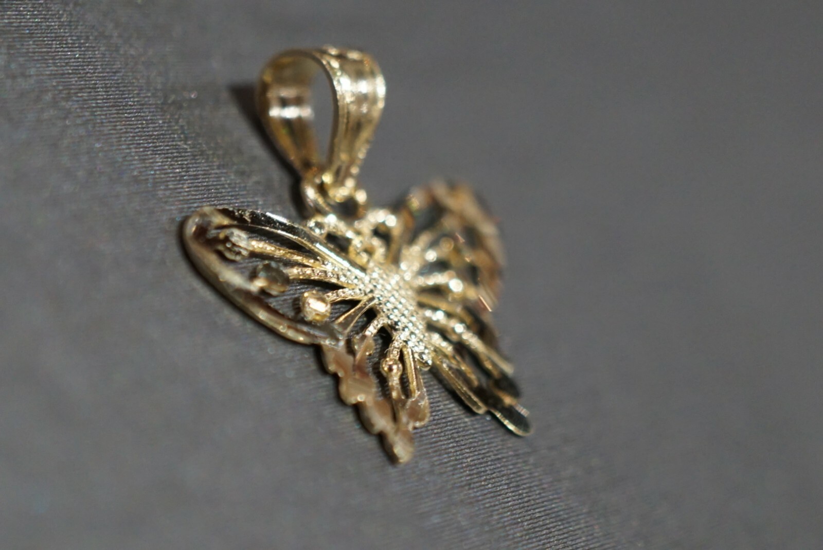 14K Solid Yellow Gold 0.65″ Small Diamond Cut Butterfly Charm Pendant.