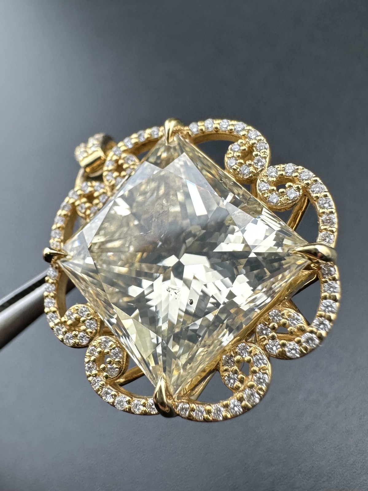 14k Gold GIA 17.87ct Natural Light Orangy Yellow Diamond Pendant Necklace