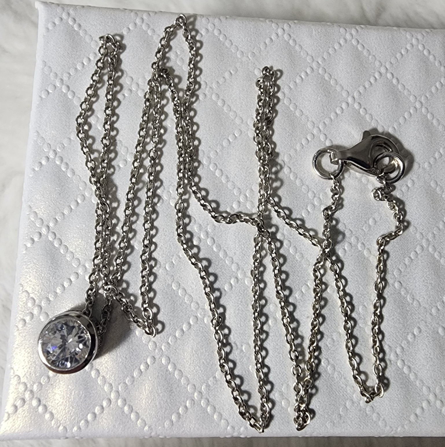 Delicate 925 sterling silver chain with a bezel-set pendant. 40 cm long