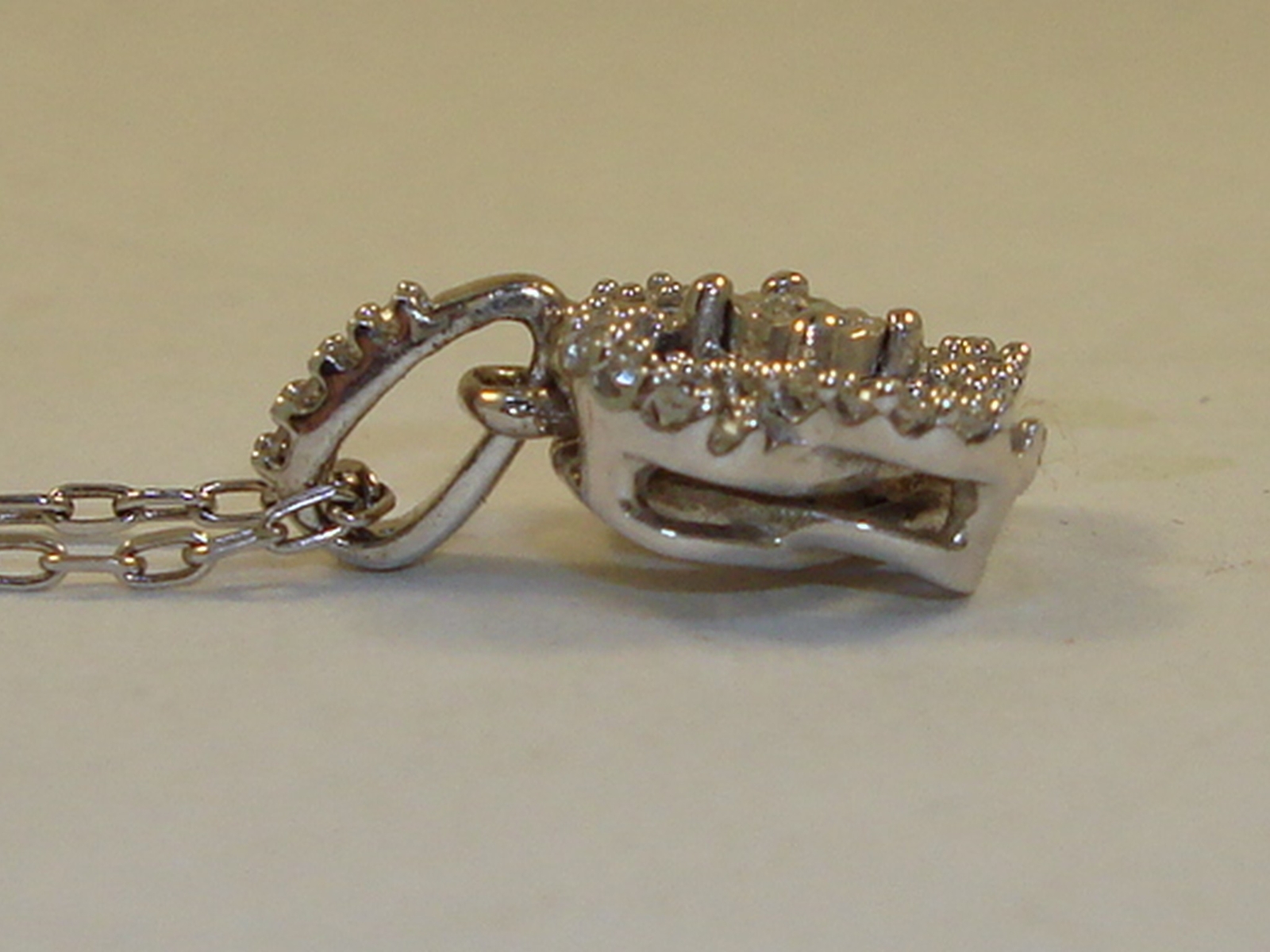 KAY JEWELERS “THE CENTER OF ME” STERLING SILVER W/1/10CTW DIAMOND NECKLACE!