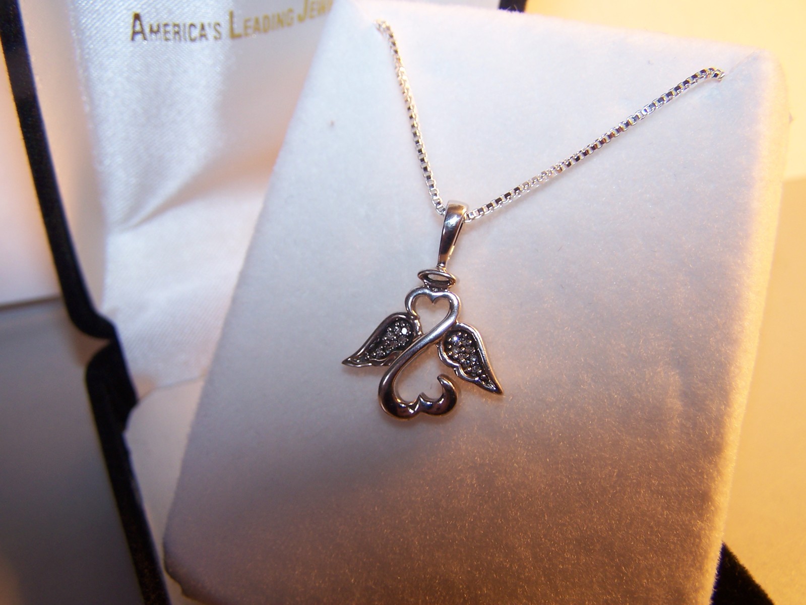 KAY JEWELERS J SEYMOUR 16 DIAMOND OPEN WINGED ANGEL PENDANT& NEW CHAIN