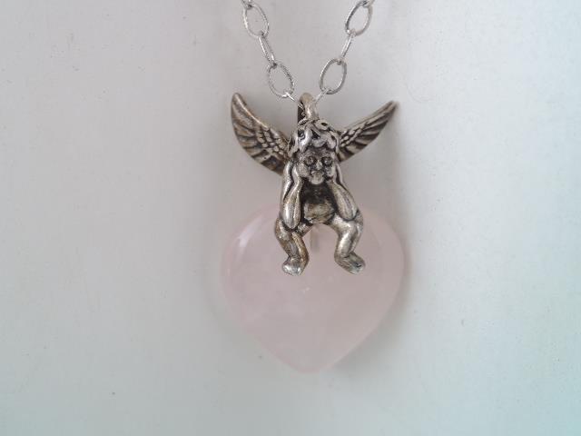 BEAUTIFUL STERLING SILVER WINGED CHERUB ANGEL ROSE QUARTZ HEART PENDANT NECKLACE