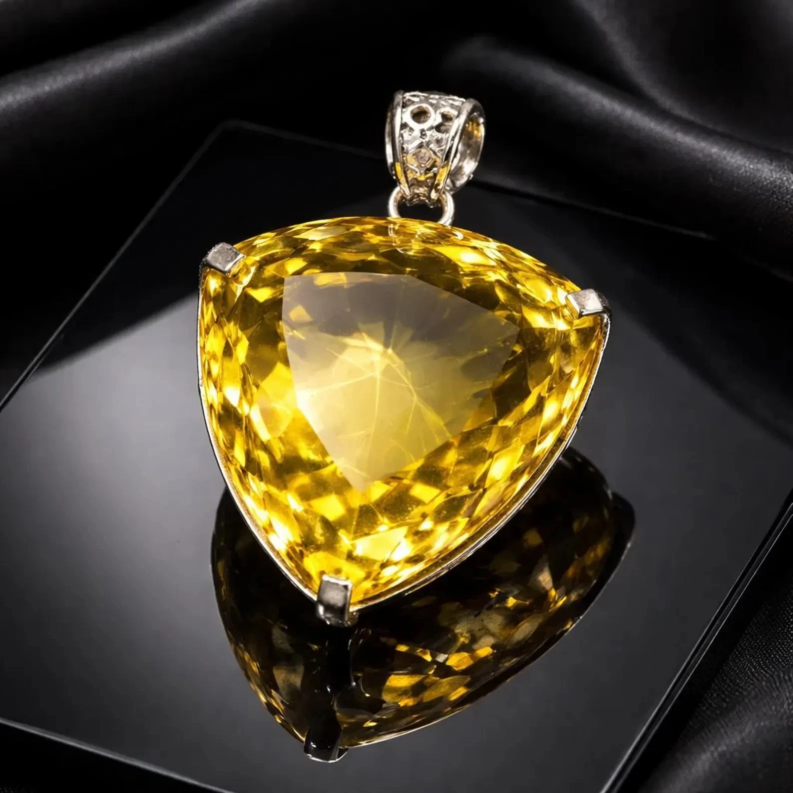 90.50 Ct+ Certified Natural Topaz 925 Solid Silver Trillion Pendant Gemstone AG