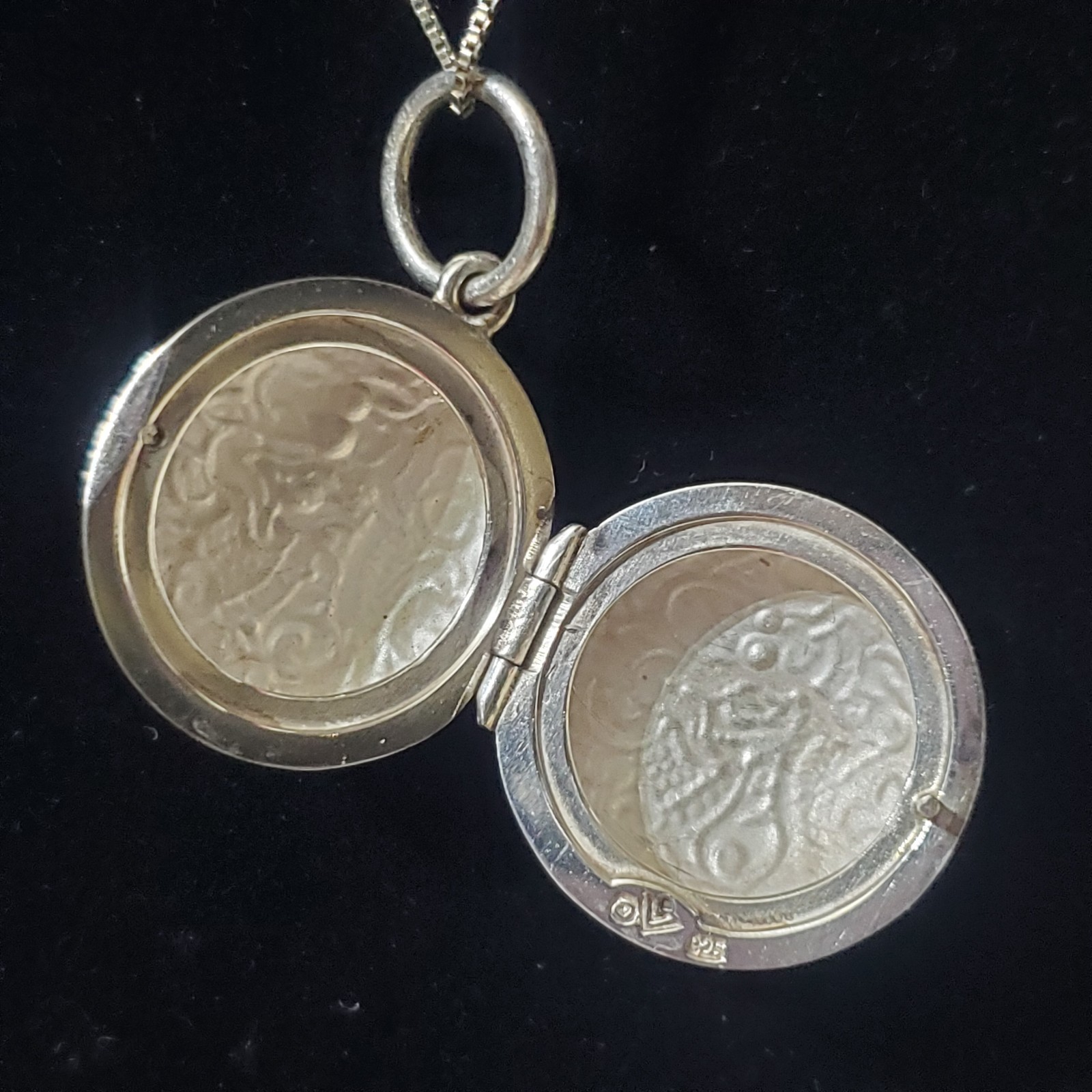 Vintage Silpada Sterling Silver Round Etched Dragon Locket with 32in Box Chain