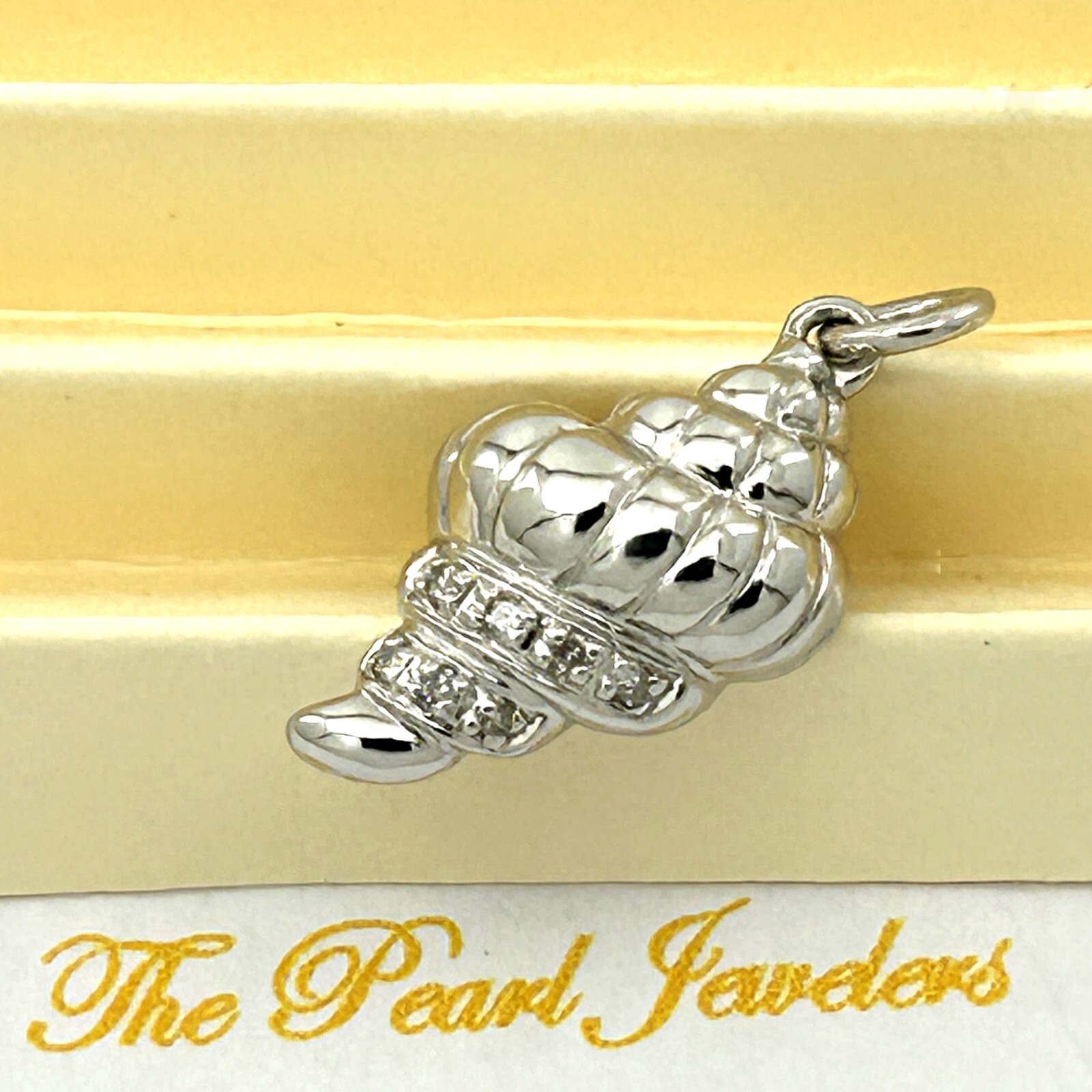 14k White Solid Gold Diamonds Beautiful & Unique Conch Pendant Necklace
