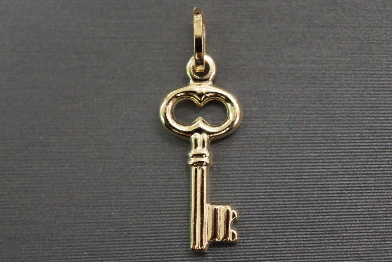 Beautiful 14K Solid Yellow Gold High Polished 1.1″ Key Charm Pendant.