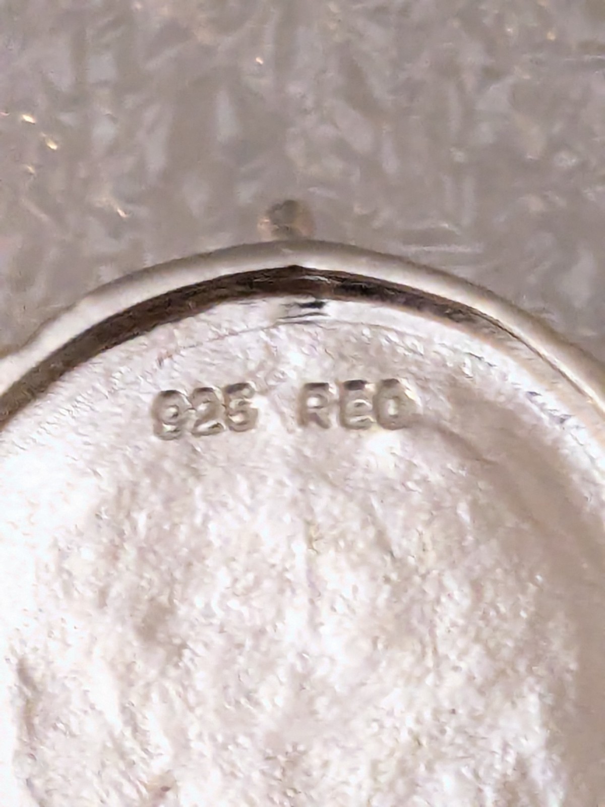 Rio Vintage Sterling Silver Memory Round Locket Opens for Keepsake P46