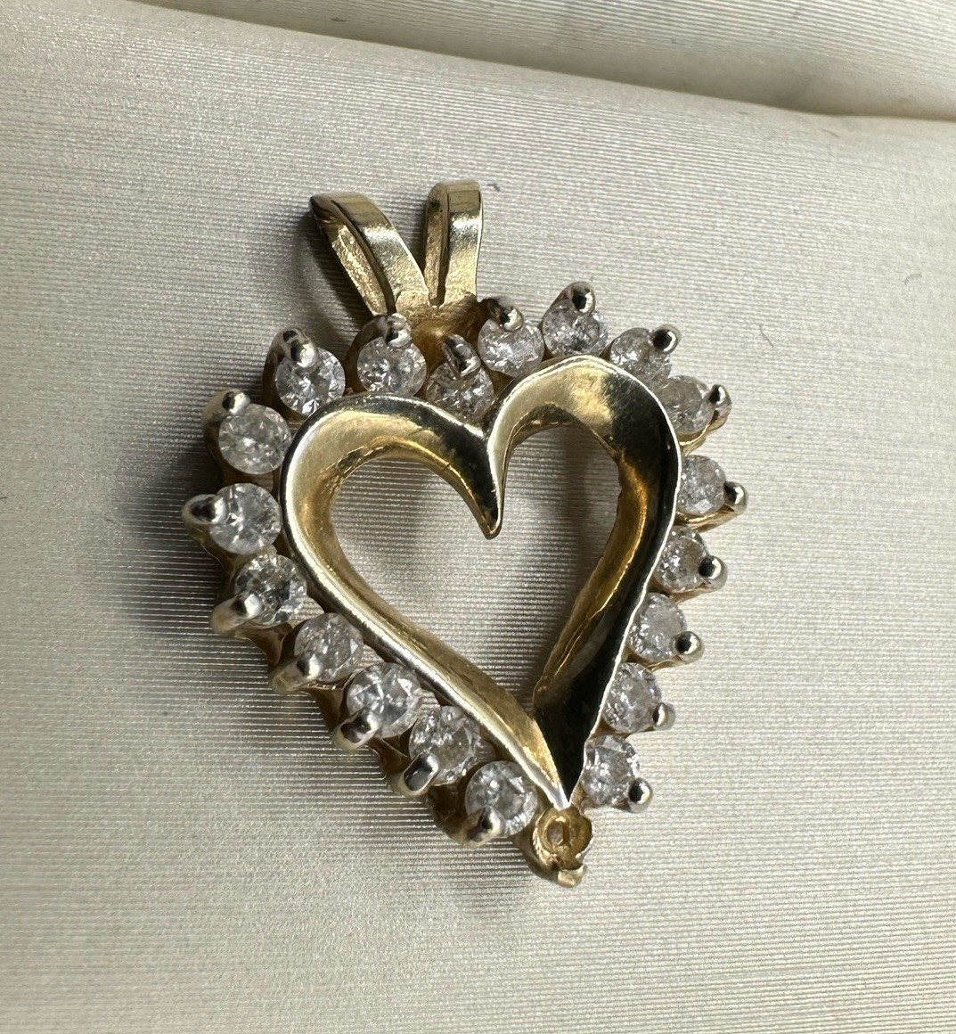 10KP Gold Heart Pendant Clear Round Stone Halo Open Heart Charm 1.97g Vintage