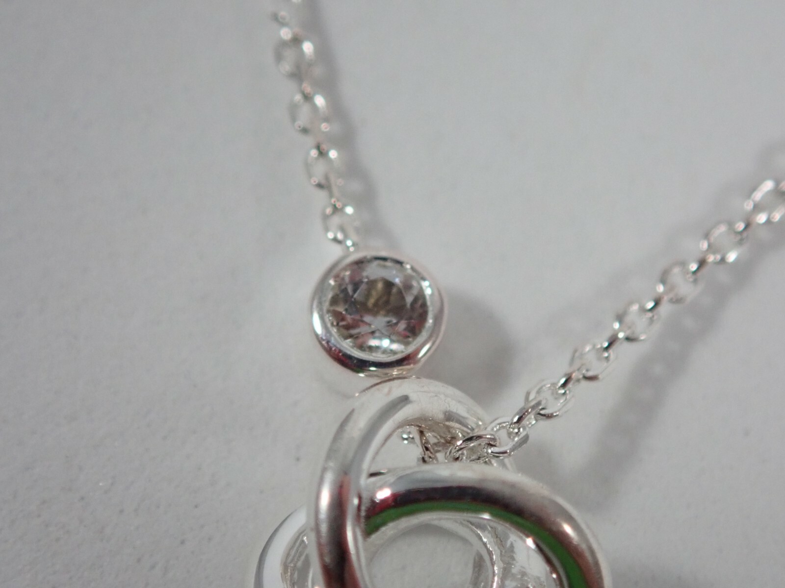 LINKS OF LONDON 925 STERLING SILVER w/ WHITE TOPAZ LOVE KNOT PENDANT NECKLACE