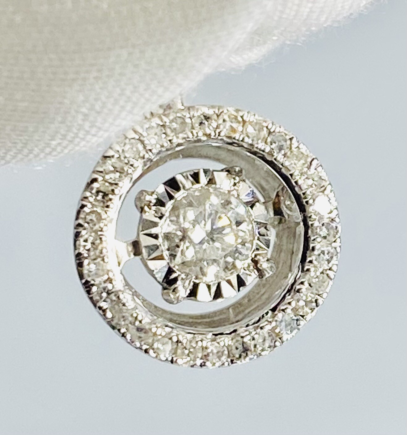 ZEI Rosy Blue GG Certified 10K White Gold Dancing Diamond 0.32ctw Pendant 1.43g