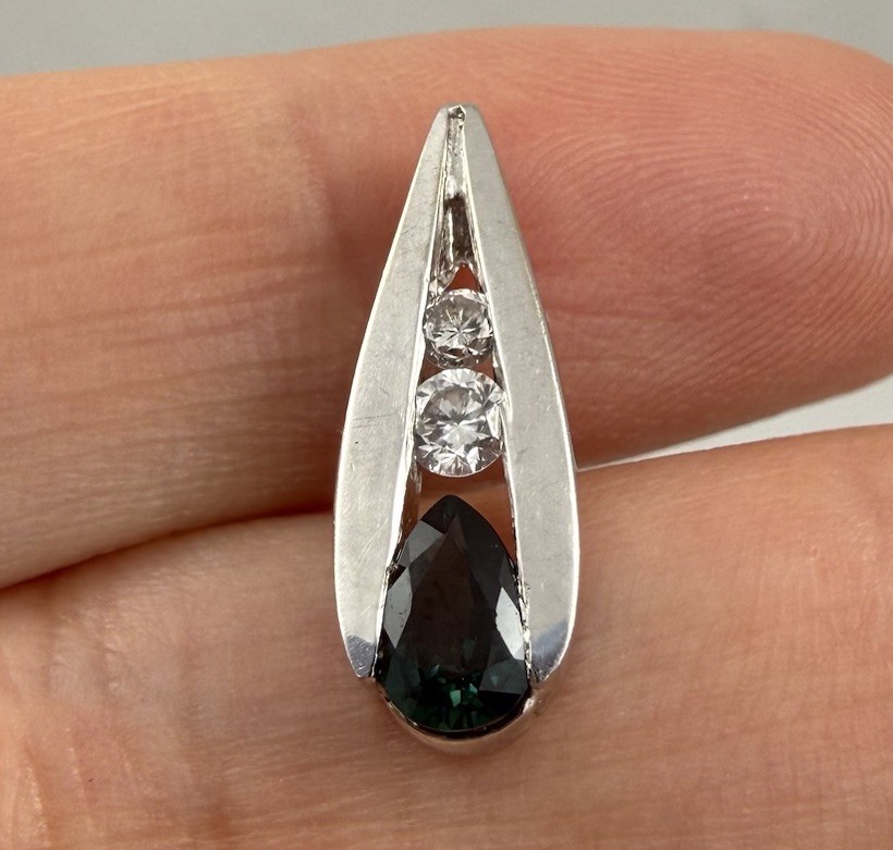 Gorgeous White 14k Gold Pendant Charm With Green Blue Sapphire 2.2g