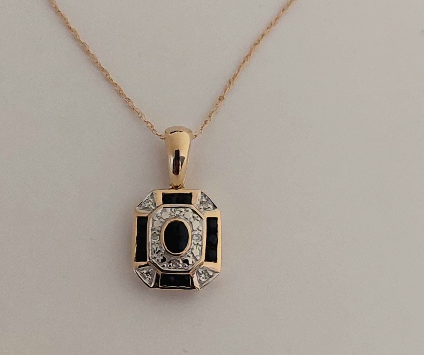 14 Karat Yellow Gold Natural Blue Sapphire & Diamond Pendant with Chain
