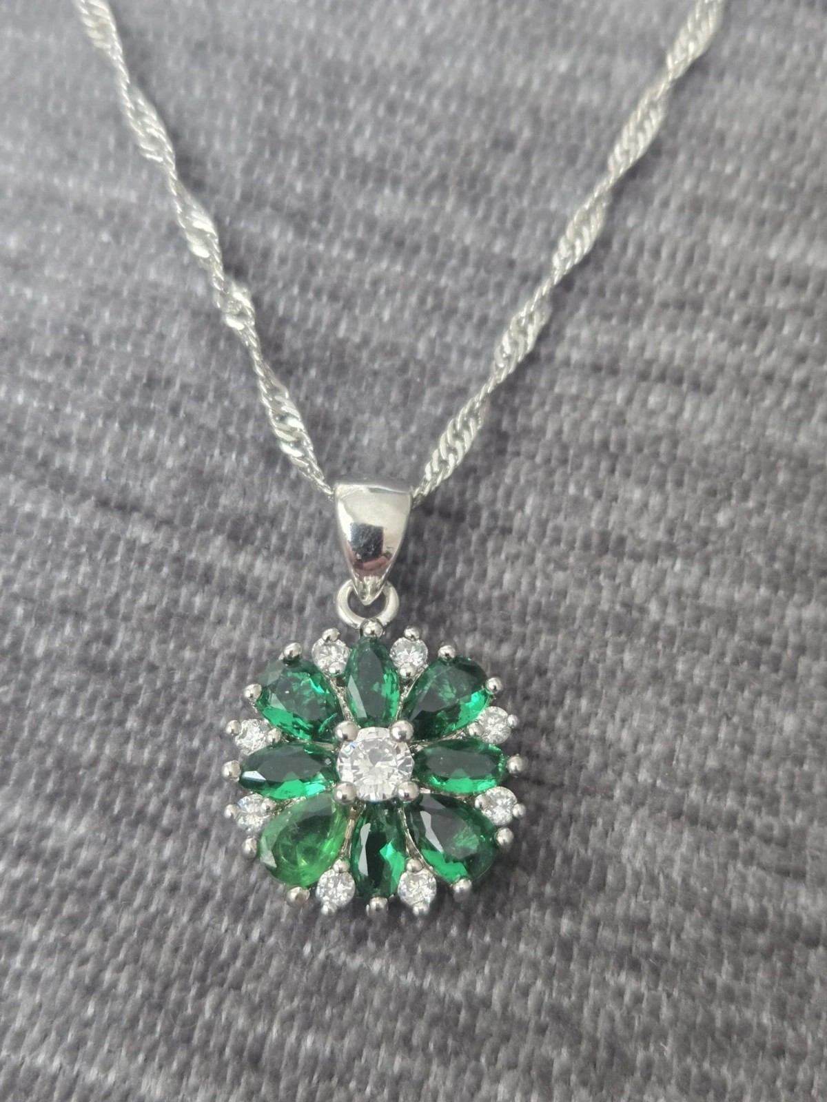 Sterling Silver Green & White Crystal Flower 18 Inch Necklace. UK Seller