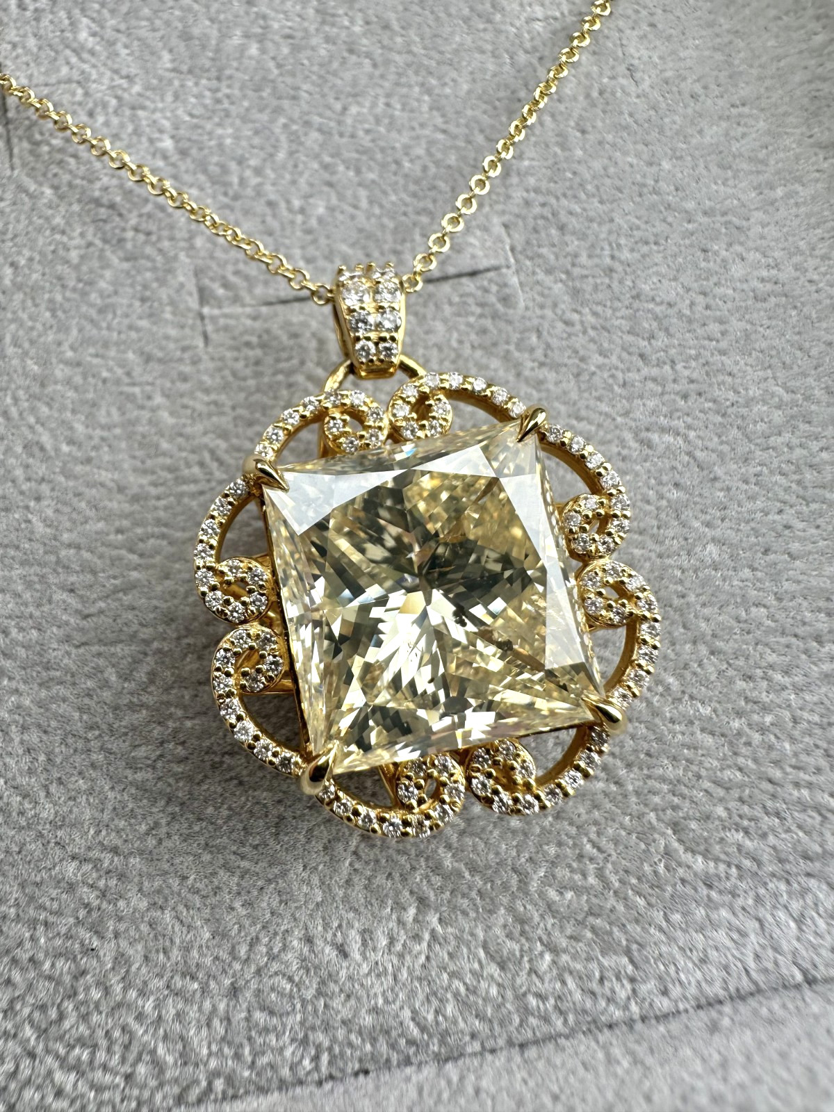 14k Gold GIA 17.87ct Natural Light Orangy Yellow Diamond Pendant Necklace