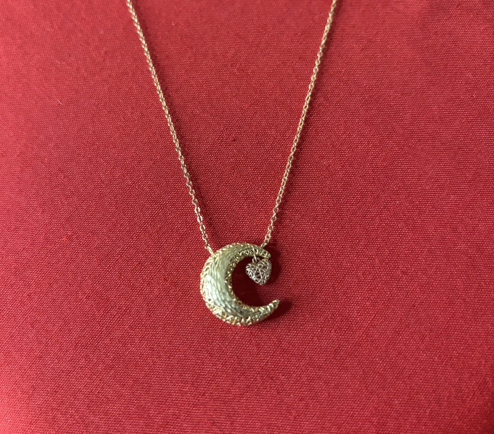 10K SOLID YELLOW GOLD 3D MOON & ROSE HEART PENDANT ON CABLE CHAIN NECKLACE.