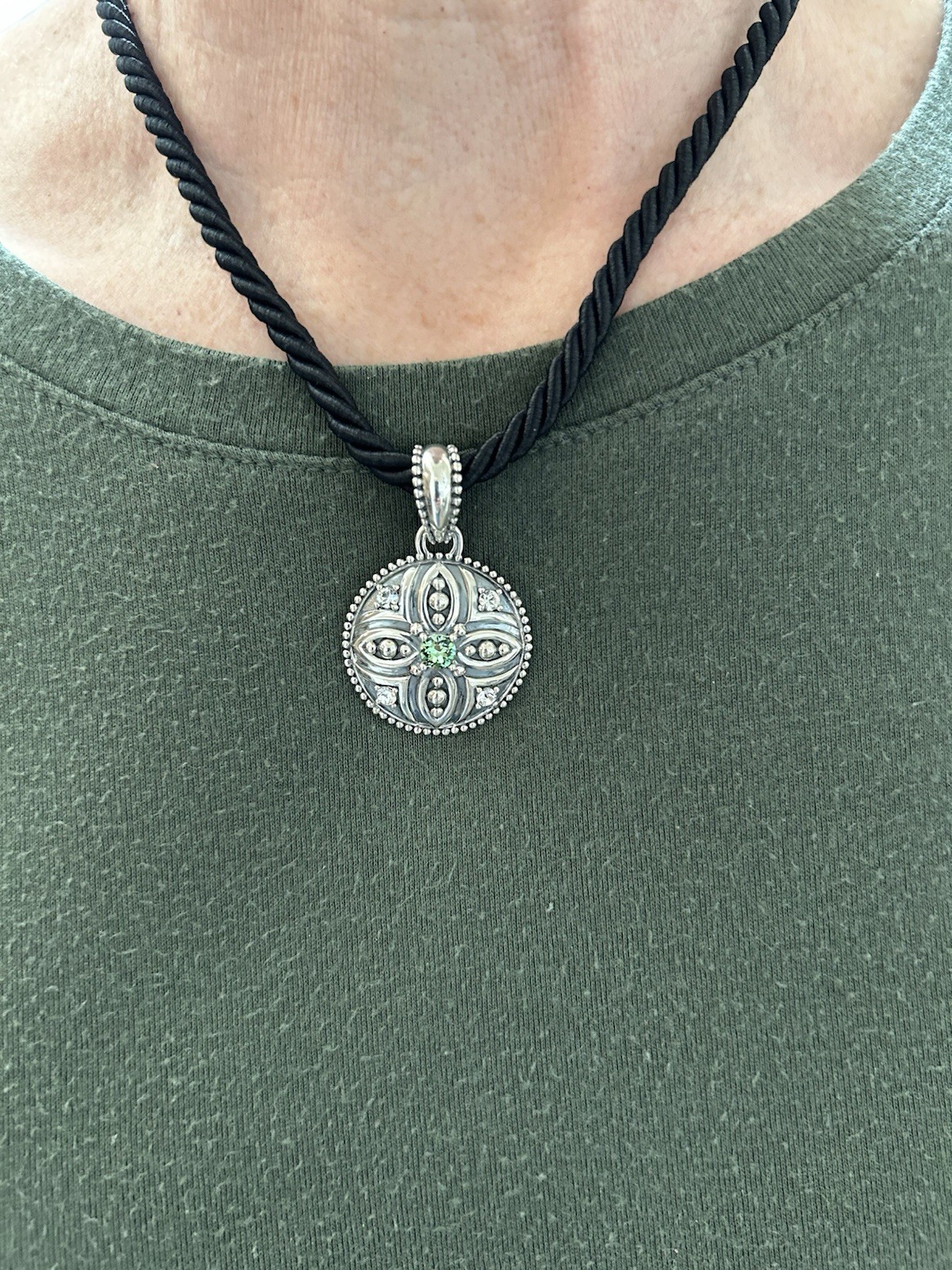 Necklace – 925 Sterling Silver Round Enhancer with Green Crystal