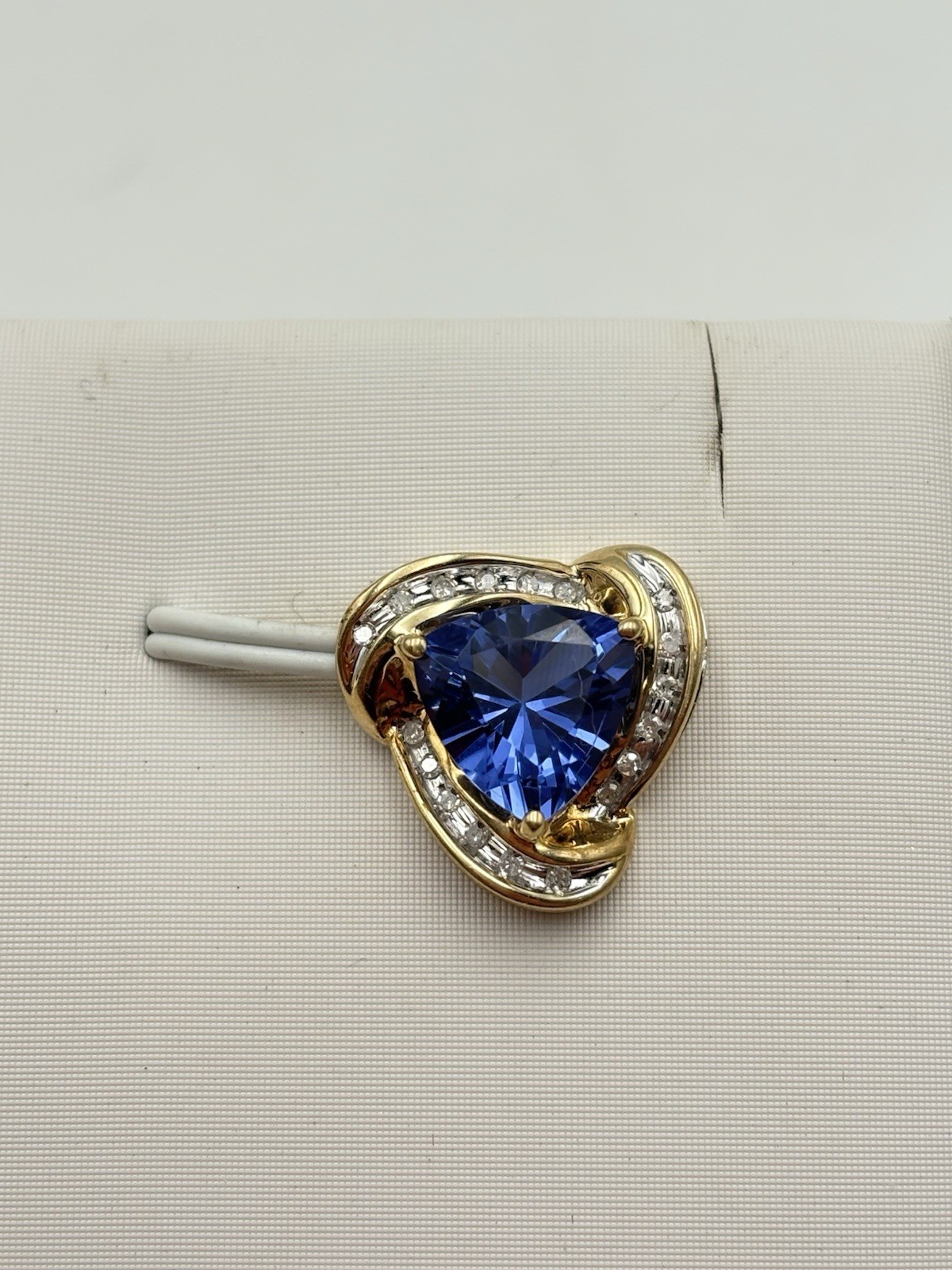 GOLD 10KT YELLOW GOLD TRILLION CUT TANZANITE SLIDE PENDANT 2.8g