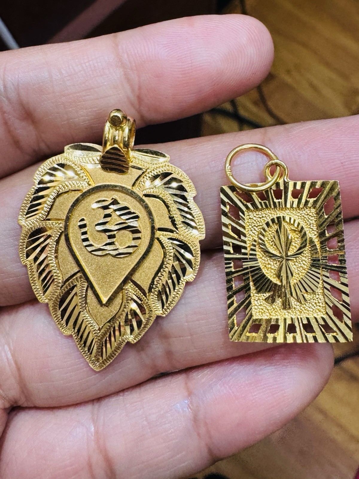 Saudi 22K Solid 916 Real Gold Two Set (2) Leaf Flower/Sikh Allah Pendant 9.2g