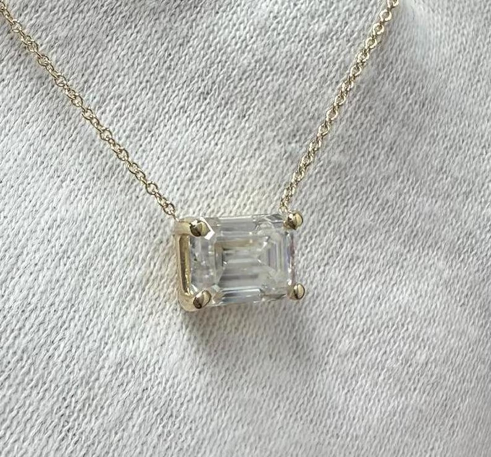 IGI Emerald-Cut 4.00Ct E/VS1 Lab Grown Diamond Necklace& Pendant 14k Yellow Gold