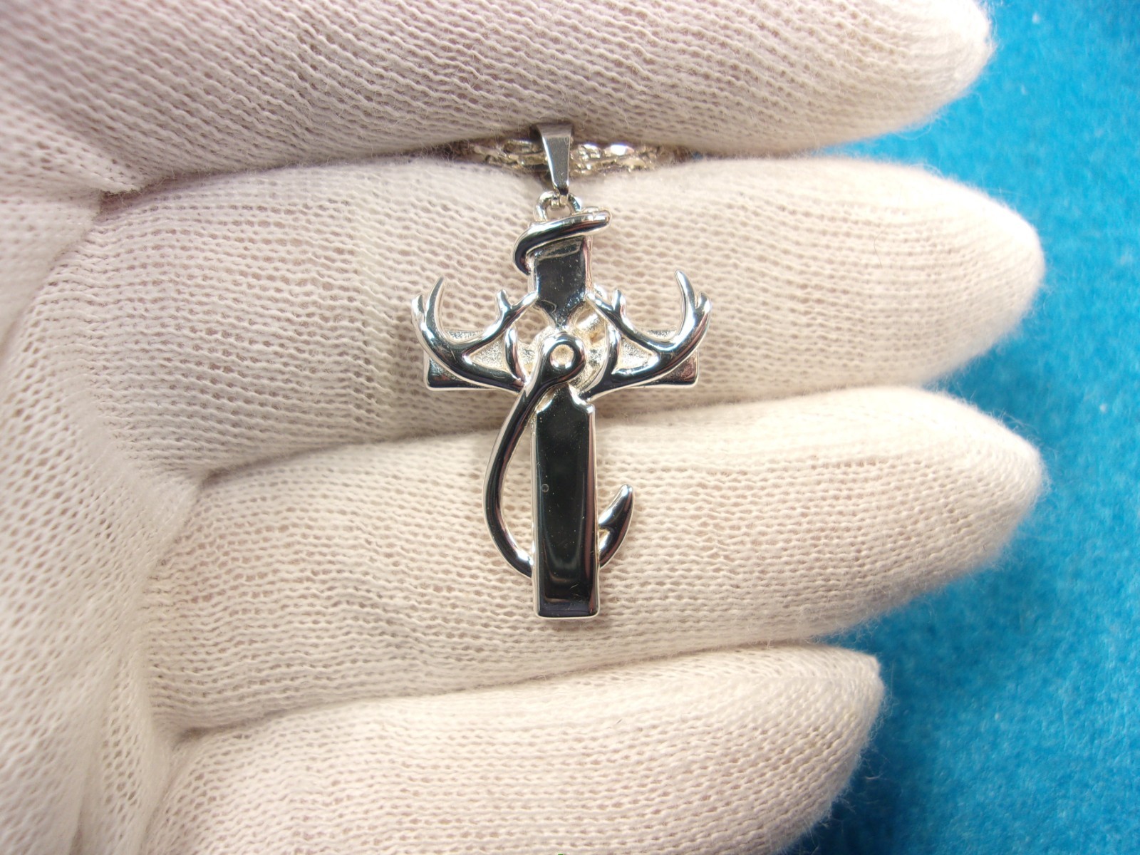 FASCINATING MEN’S or LADY’S STERLING SILVER CROSS & NECKLACE: HOOK + ELK? HORNS