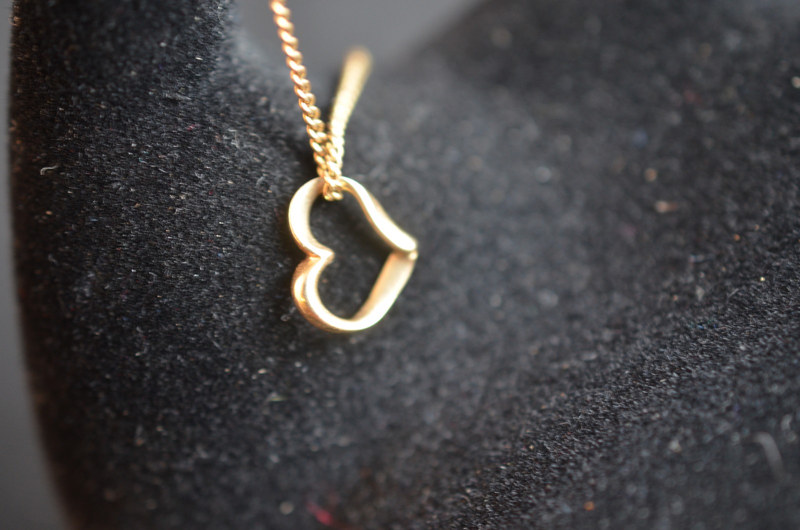 14K Yellow Gold Open Heart Pendant Necklace 18″ Curb Chain 2.5g
