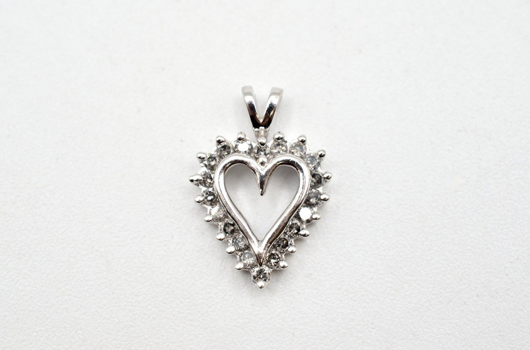 10K White Gold Diamond Heart Pendant 0.30 CTW Natural Diamonds 1.9g