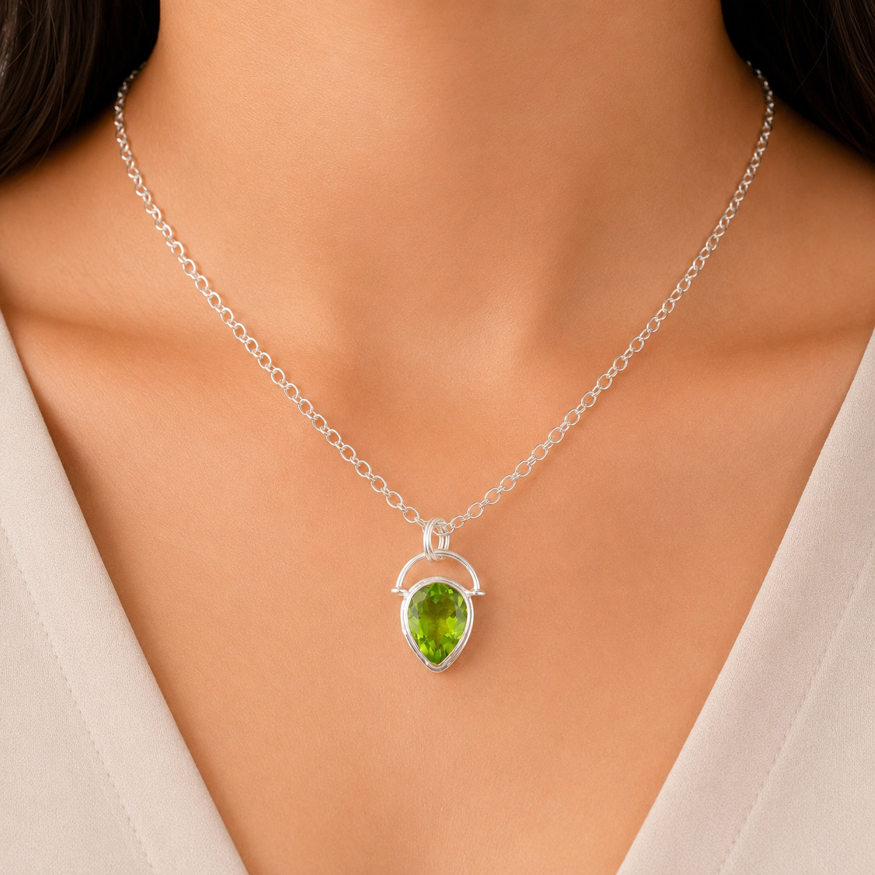 925 Sterling Silver Heart Chakra Faceted Peridot Stone New Sister Bezel Pendant