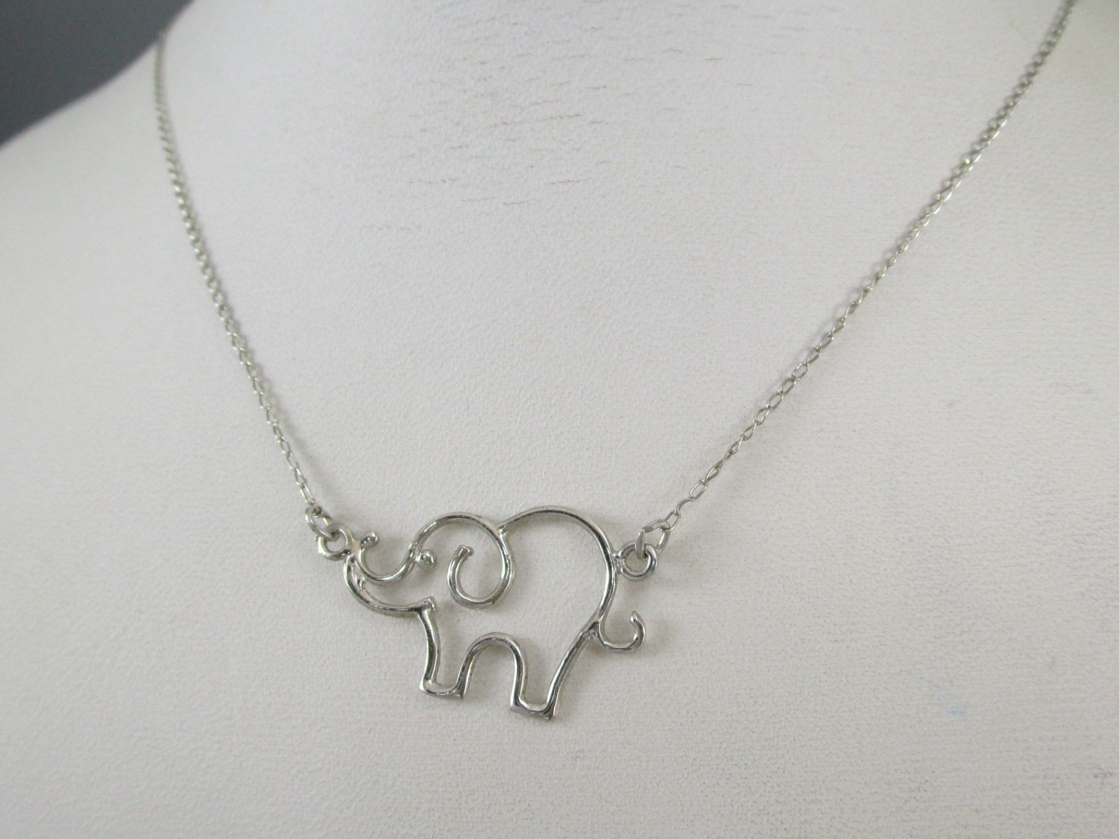 Signed 925 Sterling Silver Cute Open Outlined Elephant Pendant 16″ Necklace 1110