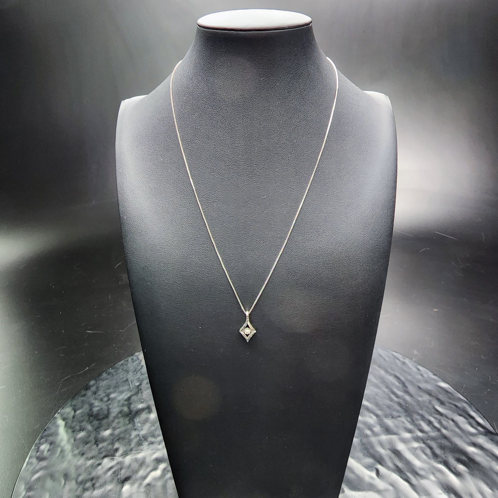 Black White Diamond Kite Pendant Necklace Art Deco Silver Box Chain 23″
