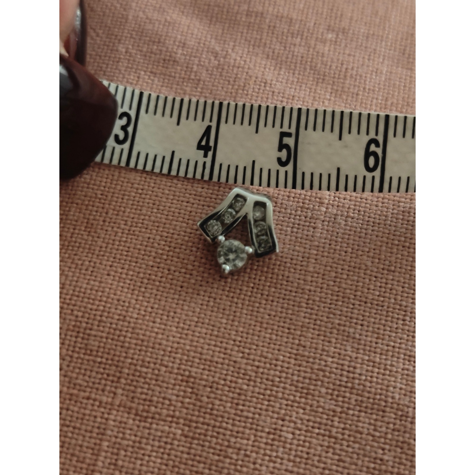 10K White Gold Diamond Chevron Pendant 0.25 CTW Round Brilliant Geometric Charm