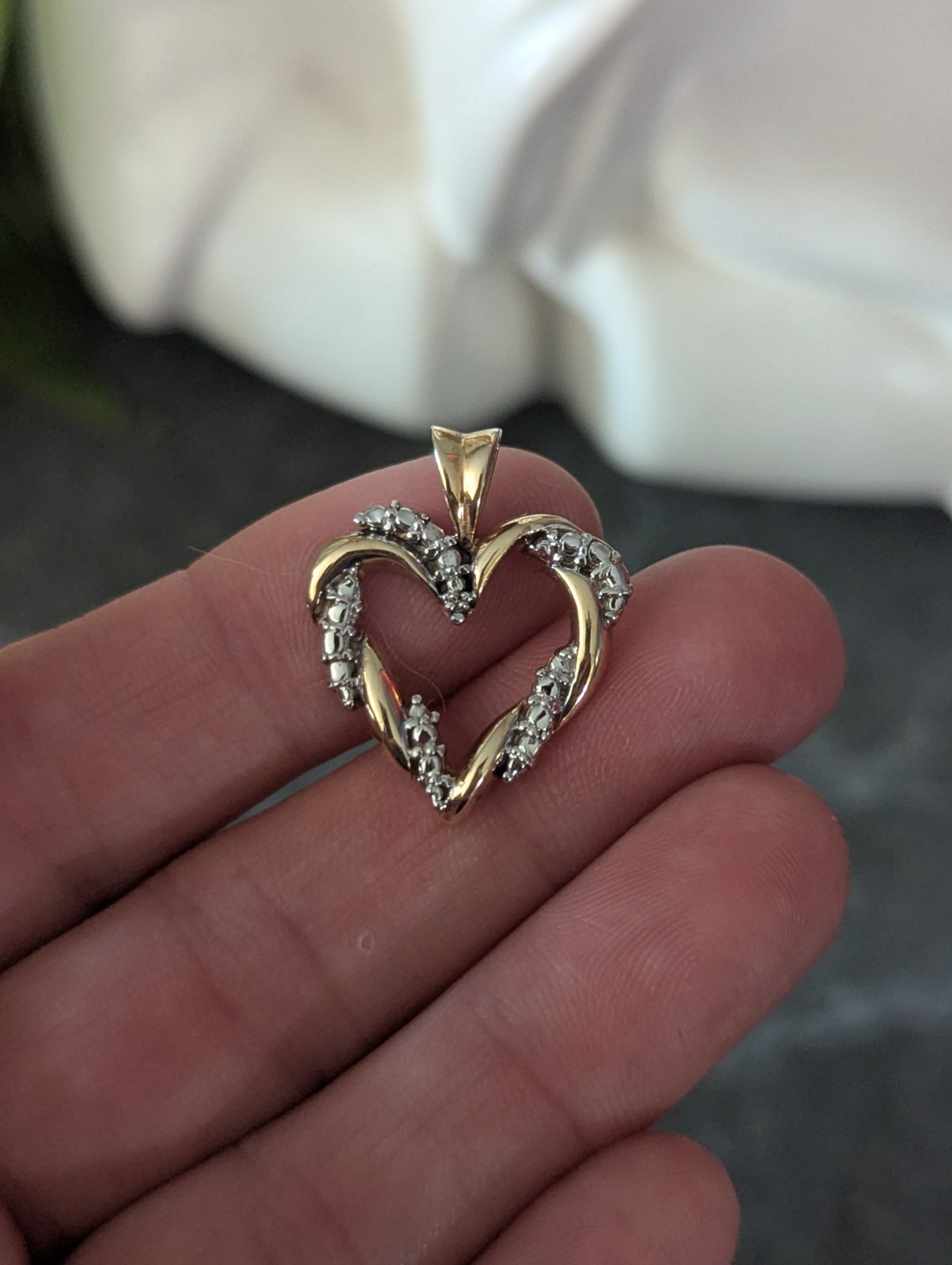 Vintage 10K 2 Tone Gold Twisted Heart Diamond Illusion Pendant 2 Grams