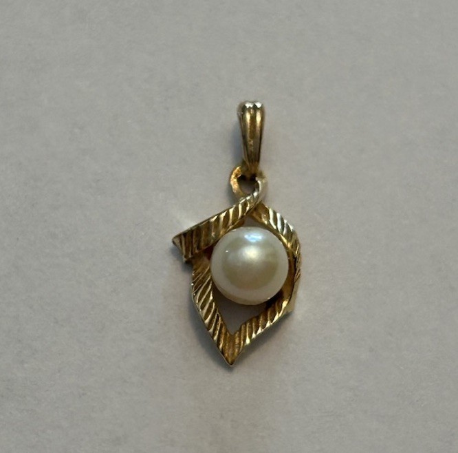 1.0 Gram 14K Yellow Gold Solitaire Pearl Pendant