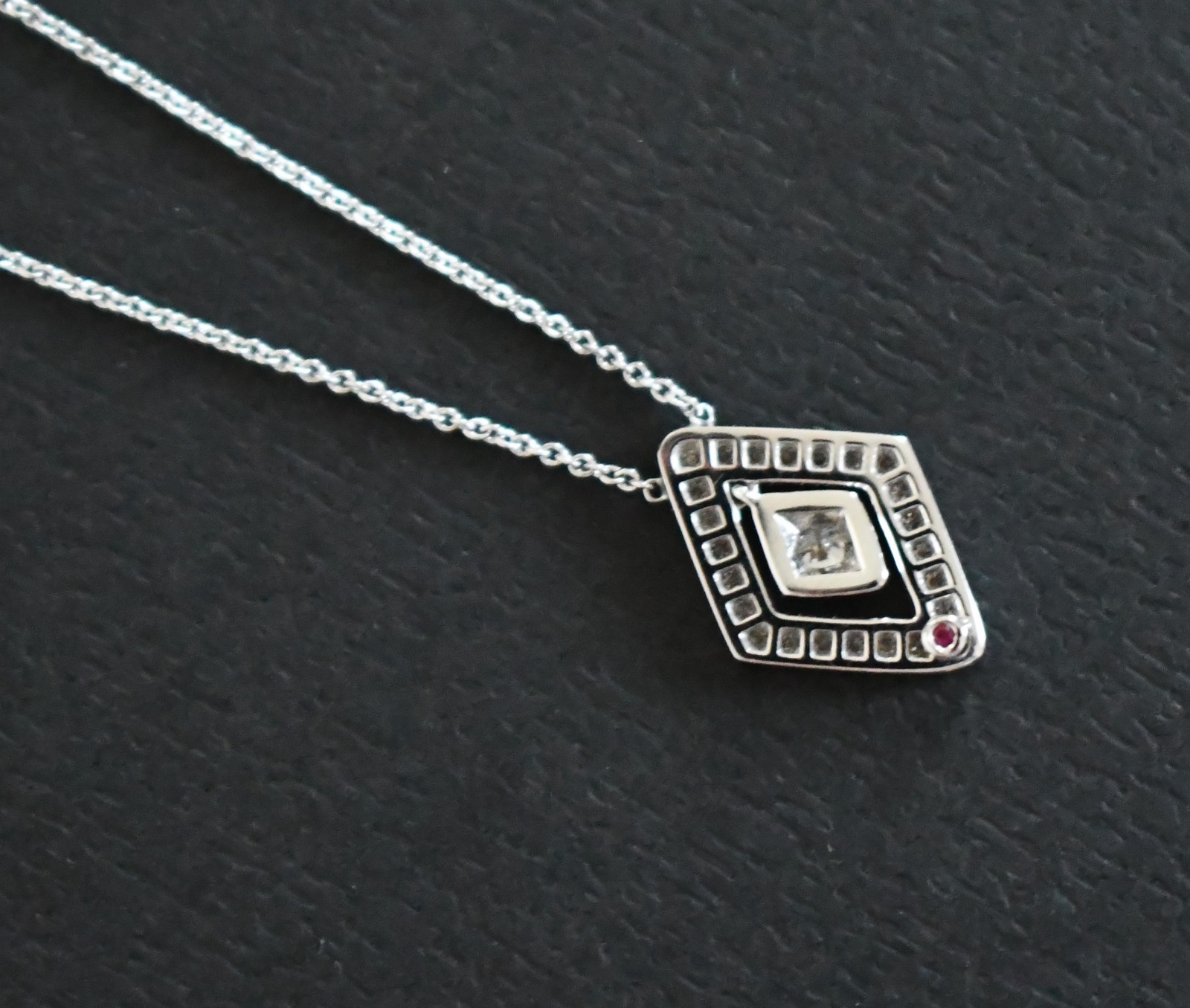 NEW ROBERTO COIN *DIAMANTE* 18K WHITE GOLD & DIAMOND Small Pendant Necklace