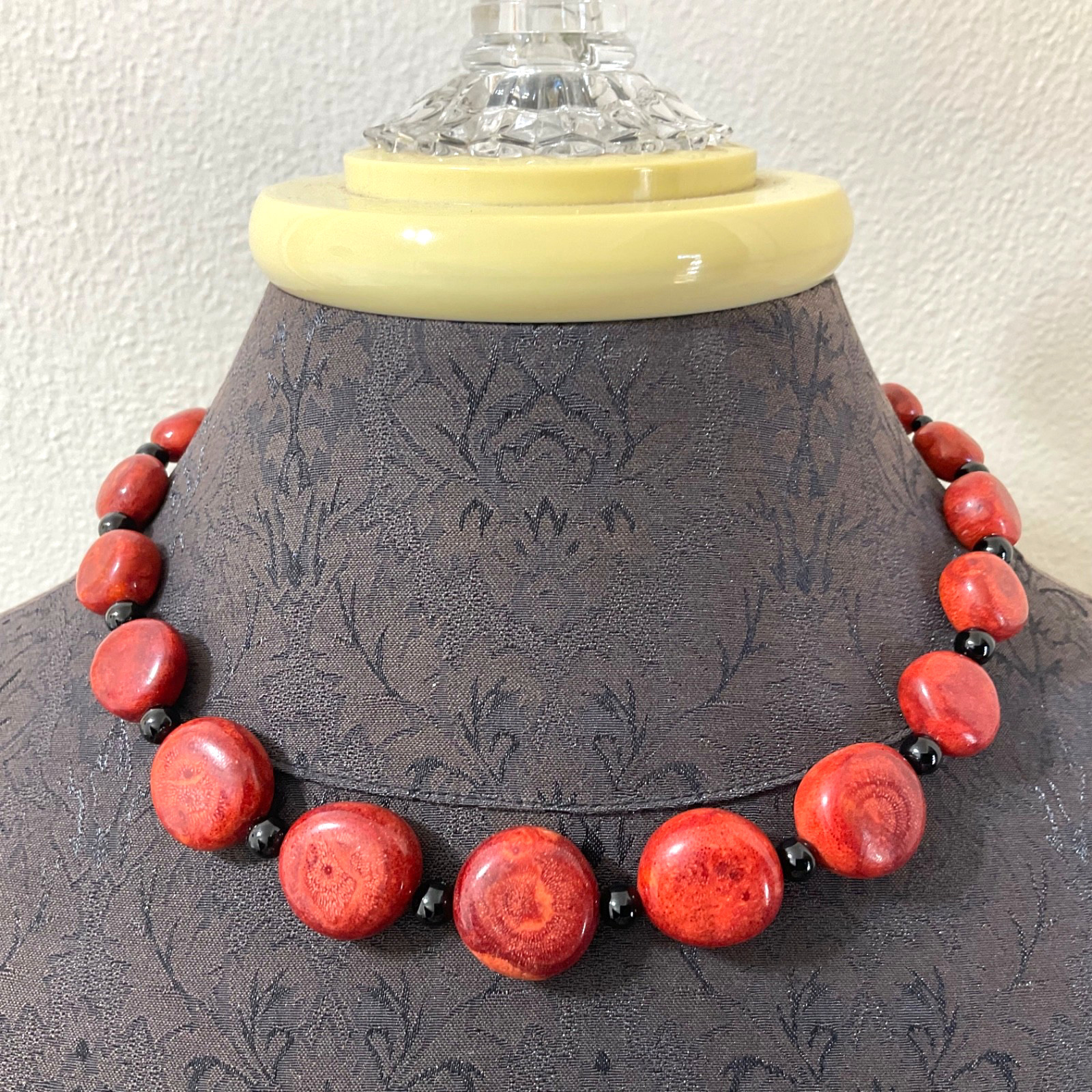 Desert Rose Trading Red Sponge Coral Black Onyx Graduating Bead Necklace 16-19”