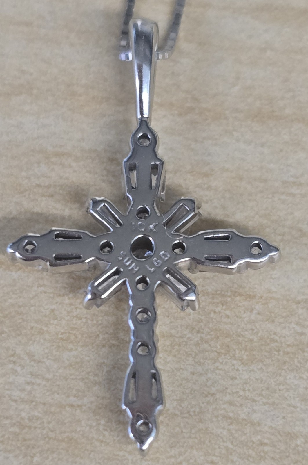 (G-H / Si2-I1) Womens 1/3 CT. T.W. Lab Grown White Diamond 10K Gold Cross 18 Inc