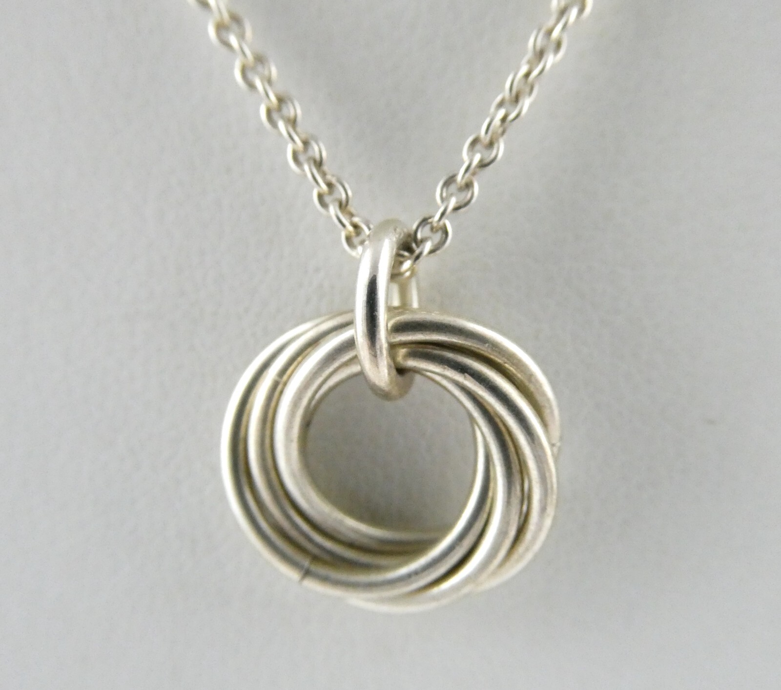 Sterling Silver Multiple Circles Pendant Necklace 925 6 Grams 17 Inch Length