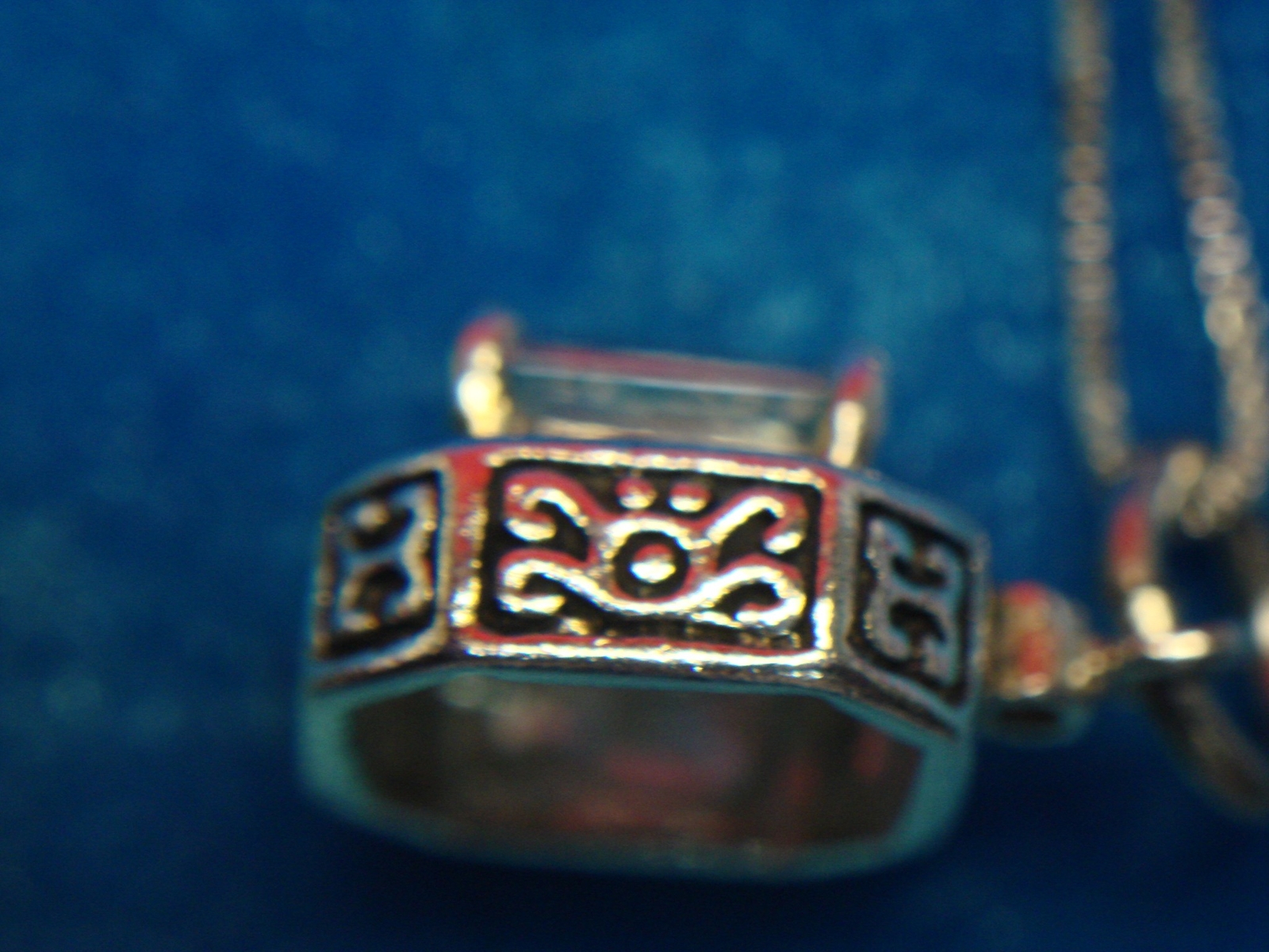 STERLING SILVER FANCY PENDANT WITH LIGHT BLUE STONE & 18″ STER. BOX LINK CHAIN