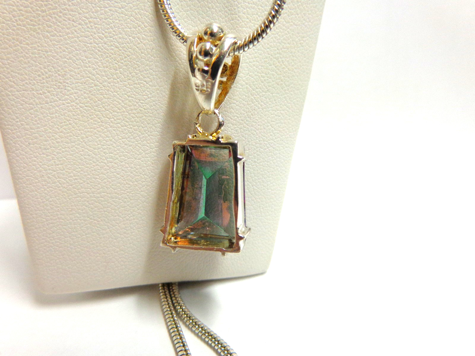 sterling silver mystic topaz necklace sz 21 in lg w/1.25 in pend/wgt 16 gr tcw 6