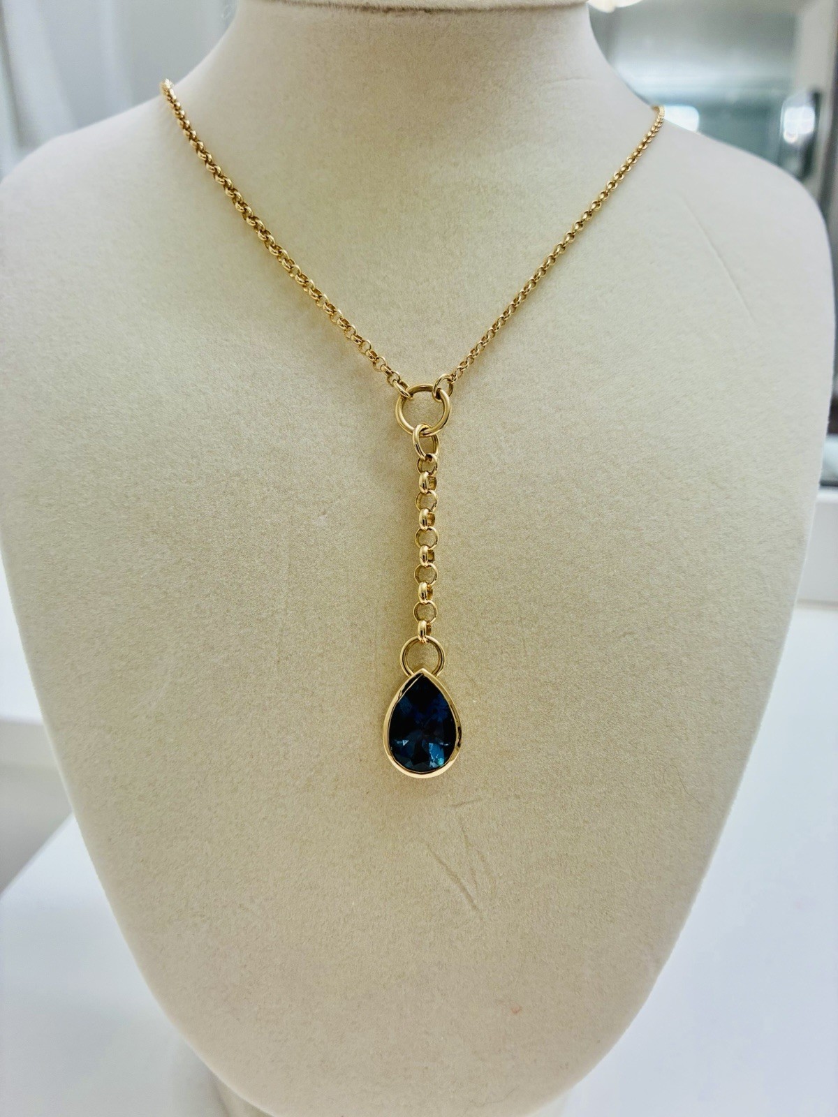 Foundrae 6 Carat London Blue topaz With Foundrae 18” Mixed belcher Chain. 18k