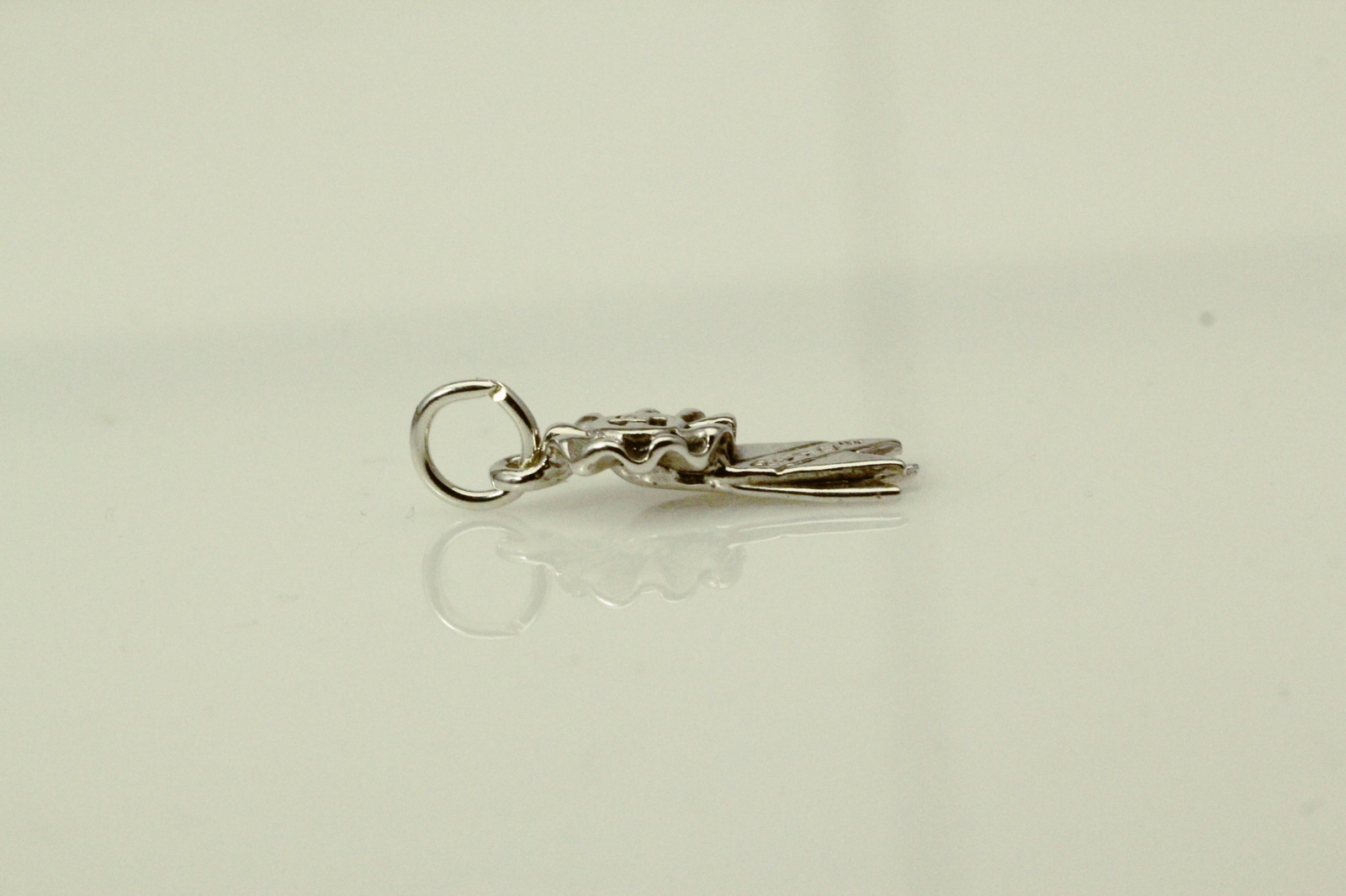 925 Sterling Silver 1st Place Ribbon Charm or Pendant 2.1 Grams (PEN9092)