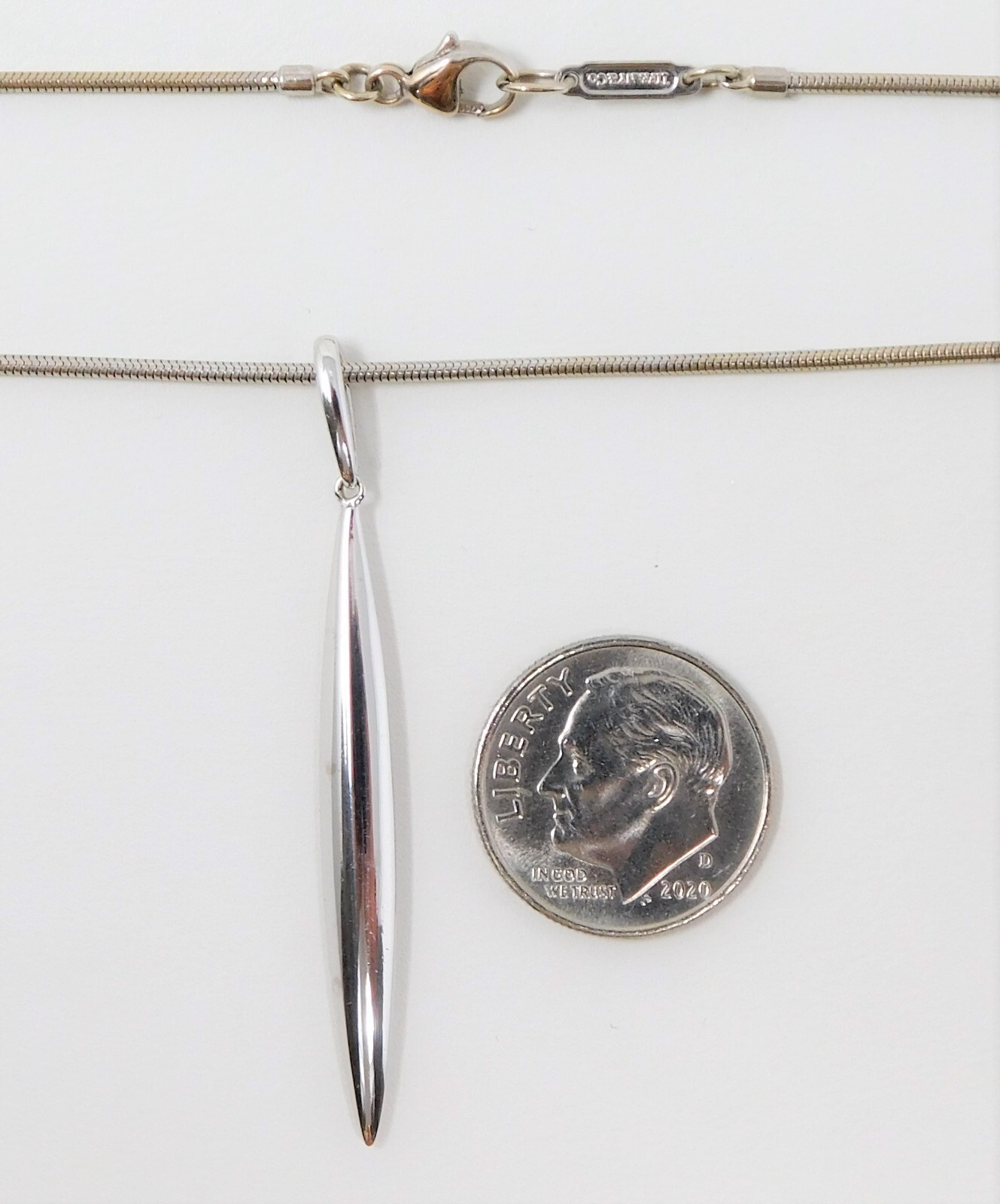 Tiffany & Co. 18 kt White Gold Feather Pendant Snake Chain Necklace 20.25″ B4454