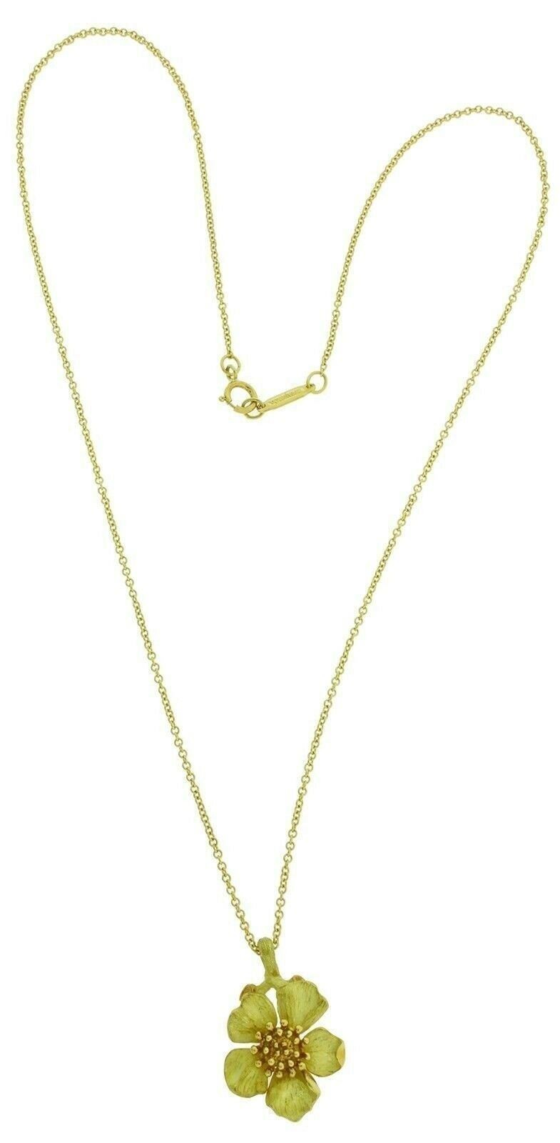 Vintage Tiffany & Co flower necklace in 18k yellow gold in very good condition