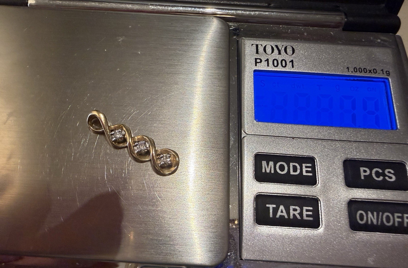 10K Yellow Gold Triple Infinity Pendant/charm featuring 3 genuine diamonds 1.4g
