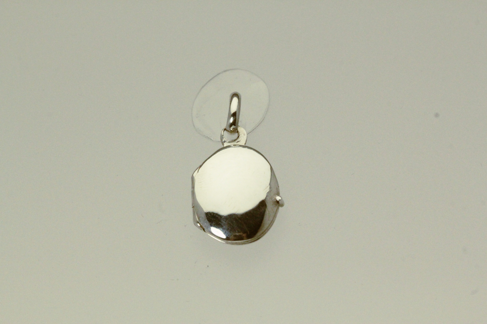 925 Sterling Silver Small Oval Locket 1.6 Grams (PEN9165)