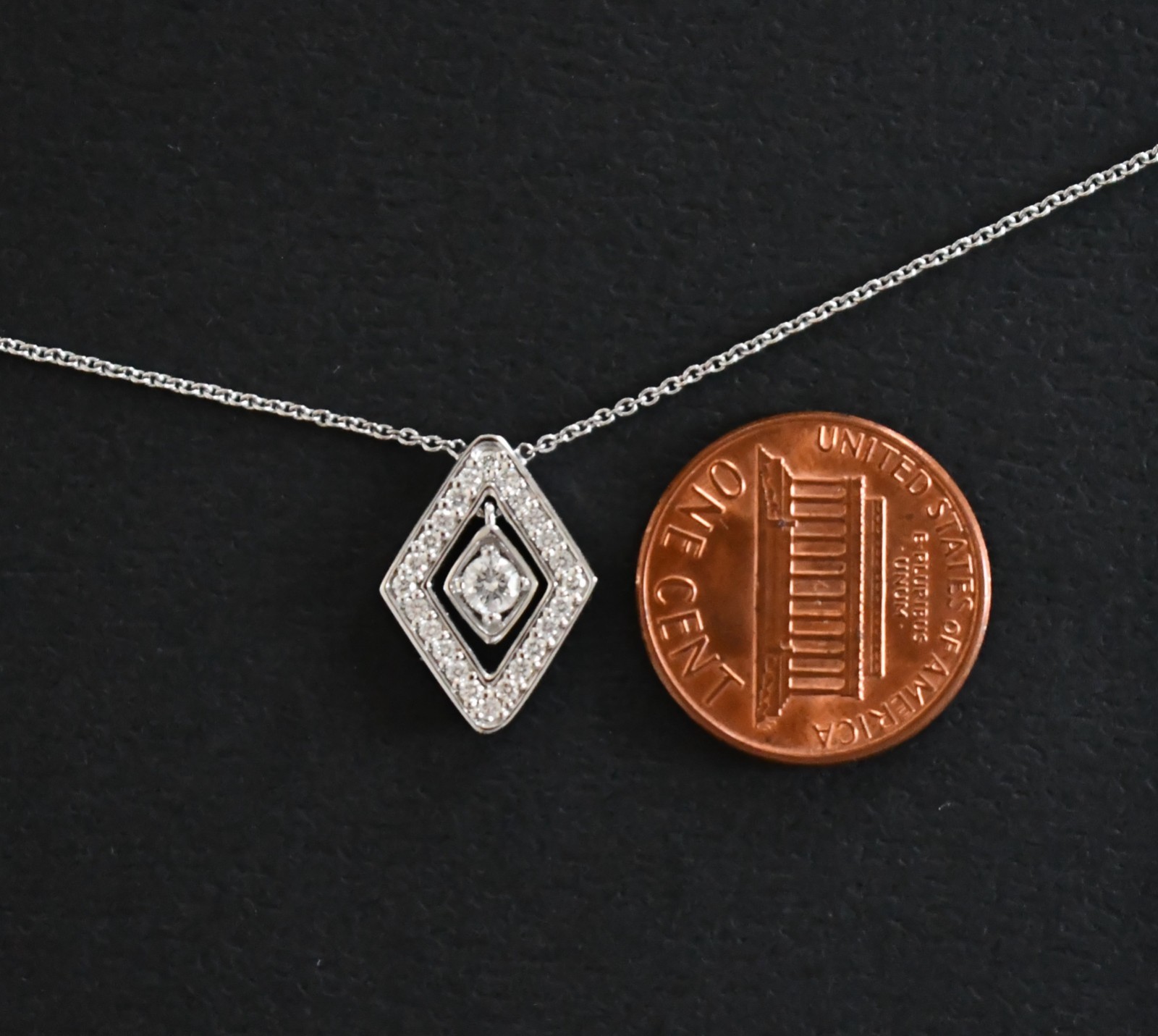 NEW ROBERTO COIN *DIAMANTE* 18K WHITE GOLD & DIAMOND Small Pendant Necklace