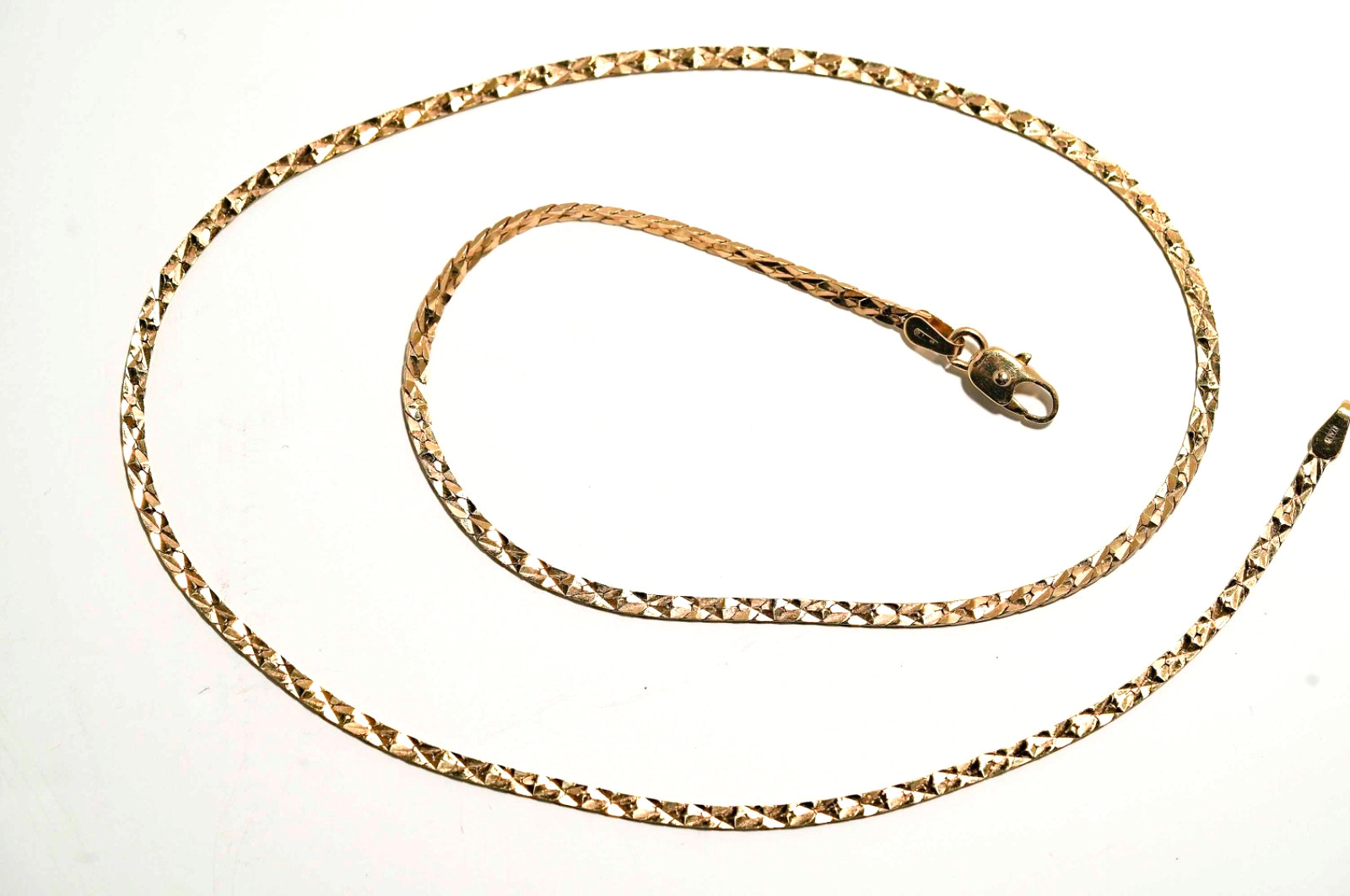UnoAErre Solid 14K Gold Triangle Herringbone Necklace 18″ Lobster Clasp 8.1g