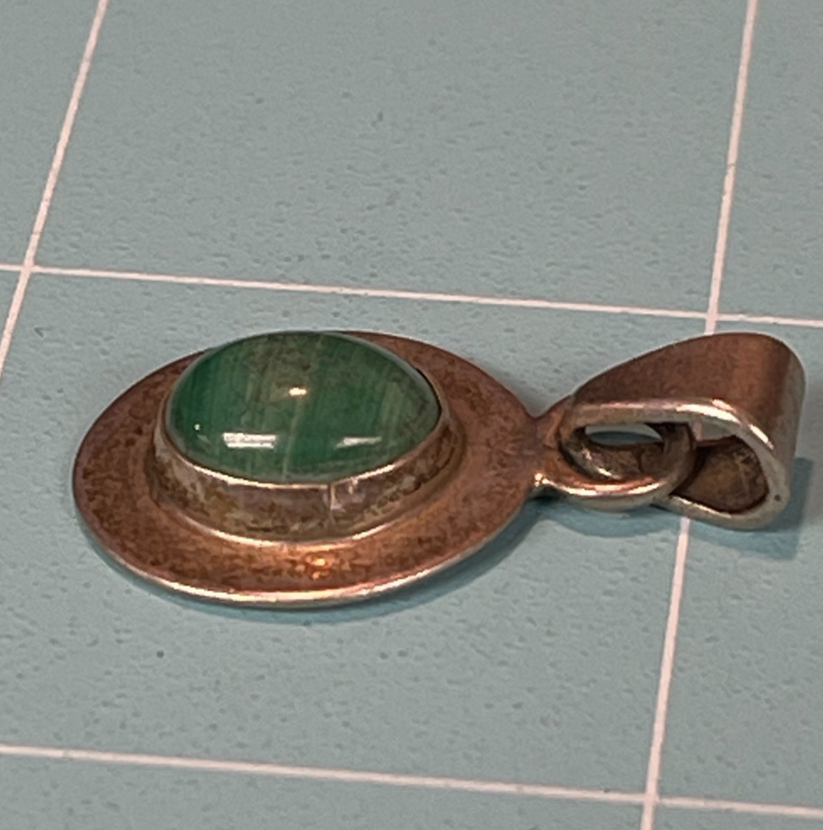 925 Sterling Silver Pendant w/ Unknown Green Stone