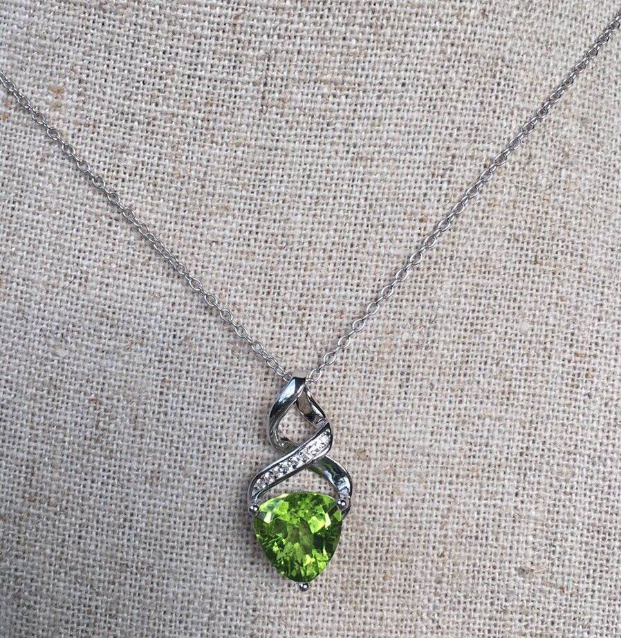 New 2.5 CTW Trillion Peridot & White Zircon Sterling Silver Pendant Necklace 925