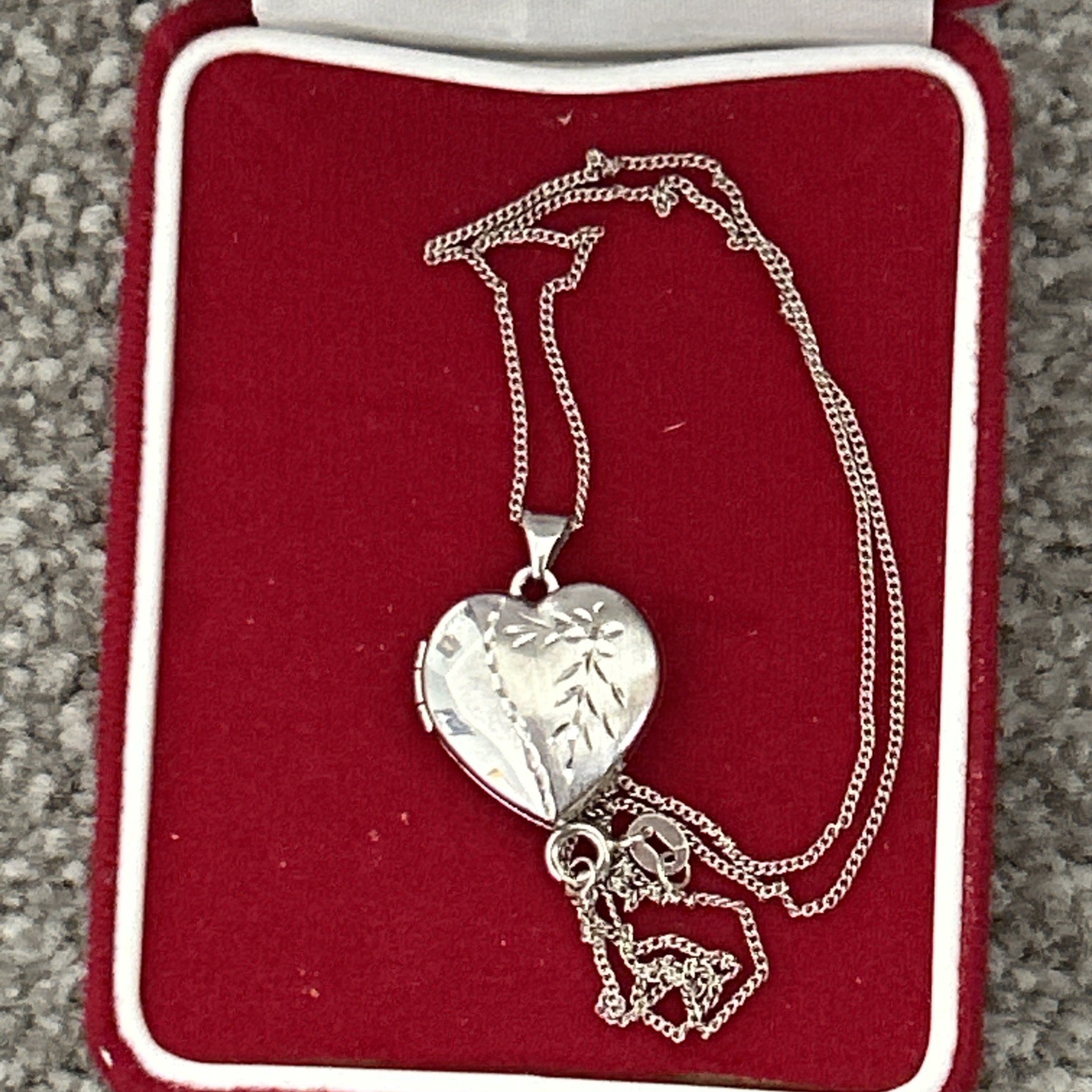 925 Silver Heart Locket Pendant & 46cm Chain/
